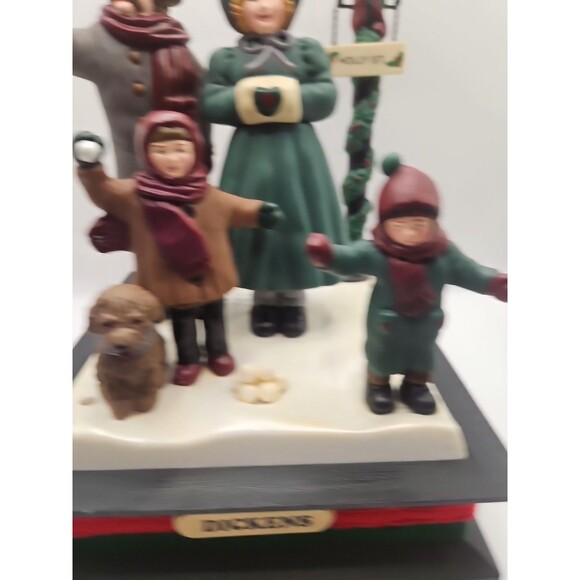 Vintage Christmas Lighted Carolers Musical Holiday Scene Figure 11" - Picture 4 of 16